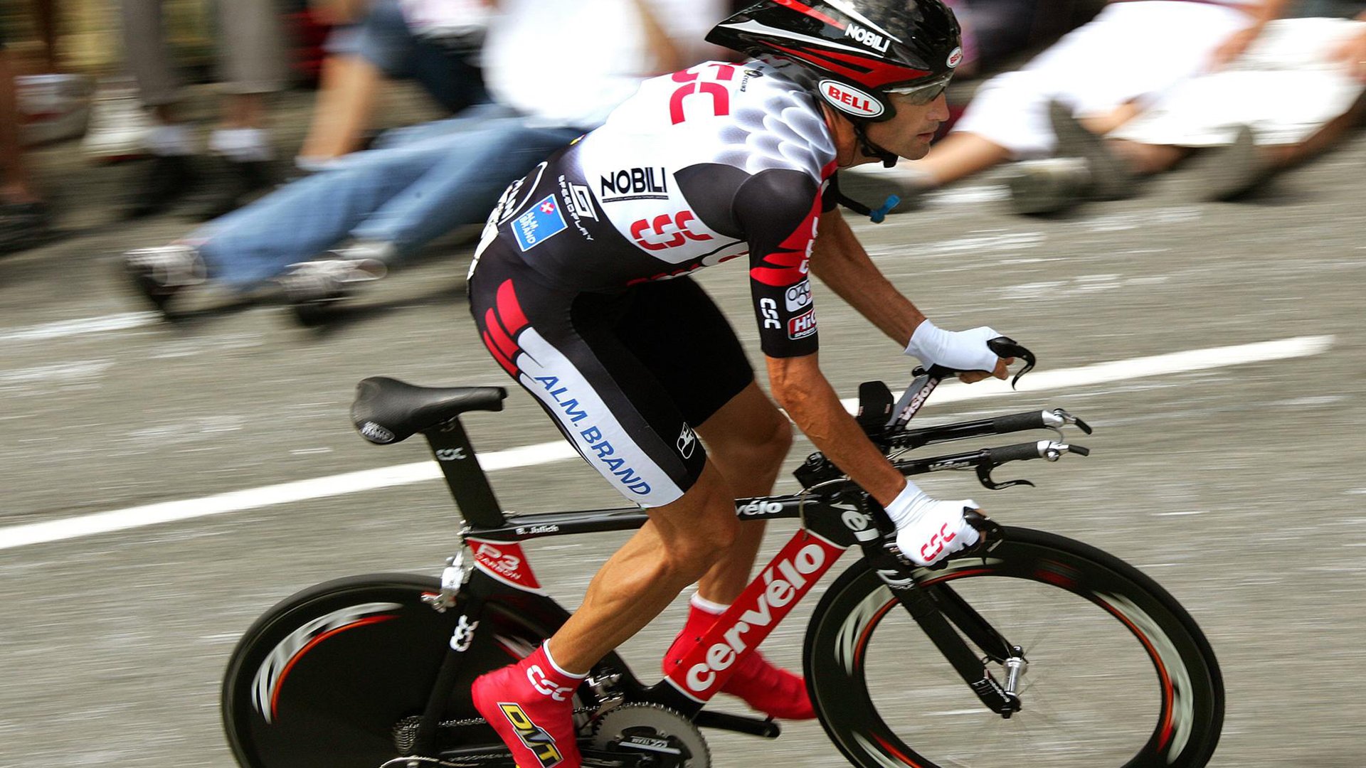 赛道与绿茵场，F1揭幕战与韩国足球的压制哲学