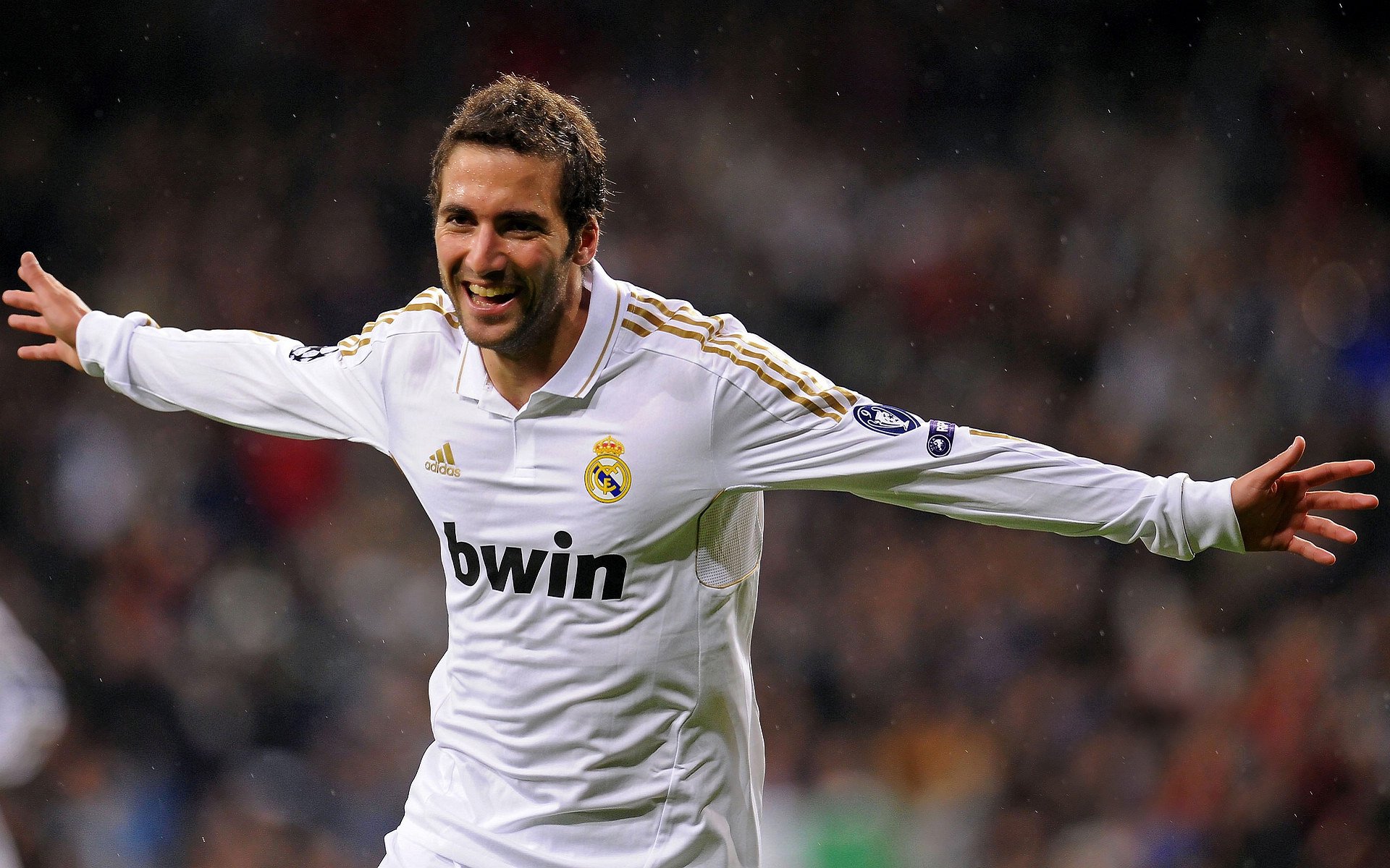 年度焦点之战之夜，利拉德关键节点连续得分，谱写传奇时刻