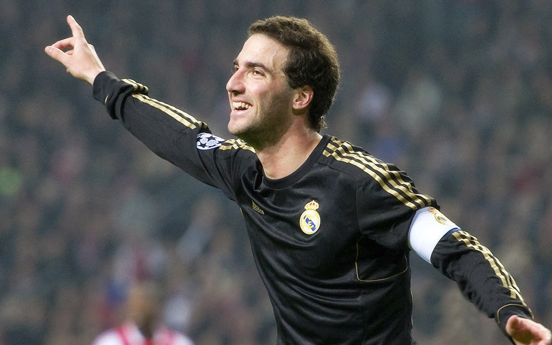 赛道上的双重奇迹，索伯绝杀红牛二队，维斯塔潘再展王者风范